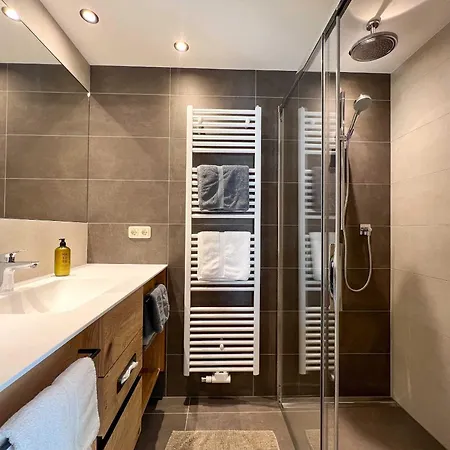 Pale Apartment